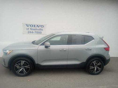 2025 Volvo XC40 Core