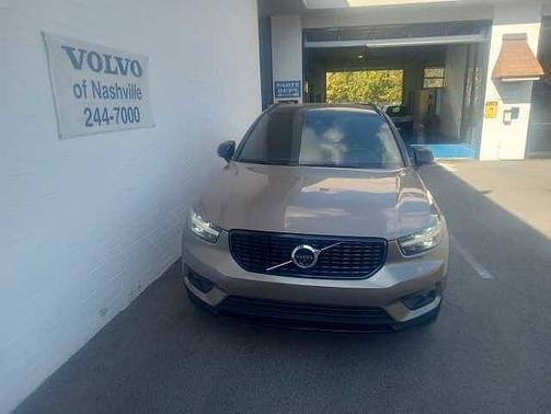 2022 Volvo XC40 R-Design