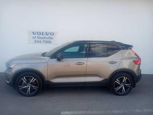 2022 Volvo XC40 R-Design
