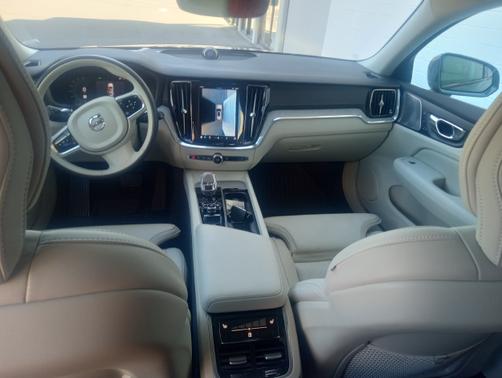 2024 Volvo V60 Cross Country B5 Ultimate