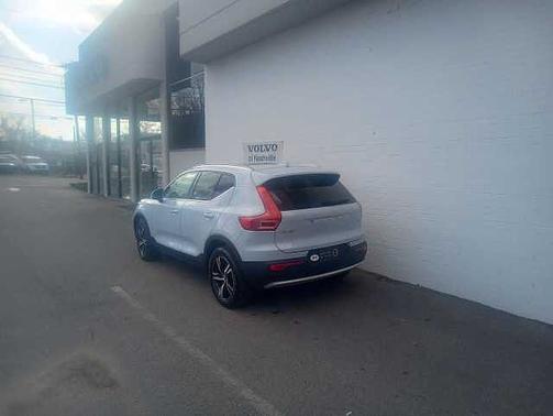 2025 Volvo XC40 Core