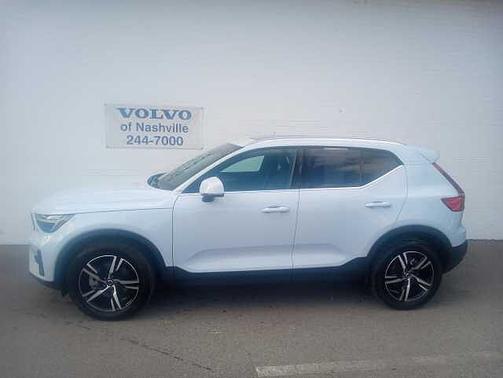 2025 Volvo XC40 Core