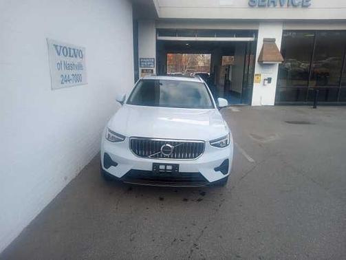 2025 Volvo XC40 Core