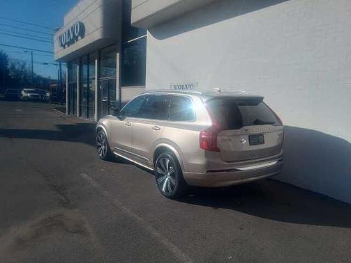 2024 Volvo XC90 B6 Ultimate Bright 6-Seater