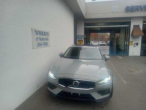 2025 Volvo V60 Cross Country Plus