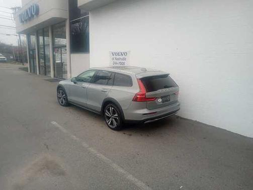 2025 Volvo V60 Cross Country Plus