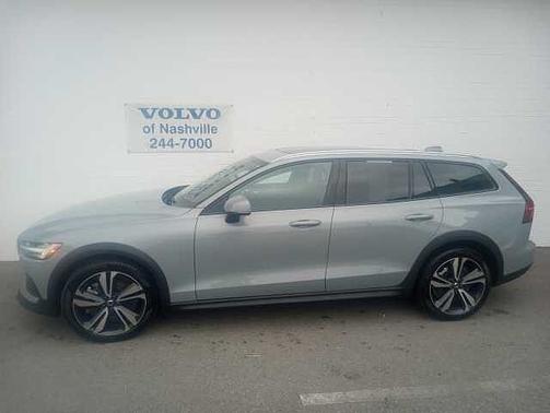 2025 Volvo V60 Cross Country Plus