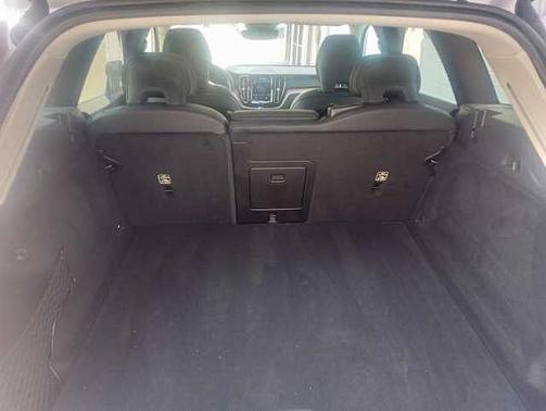2023 Volvo XC60 B5 FWD Ultimate Bright