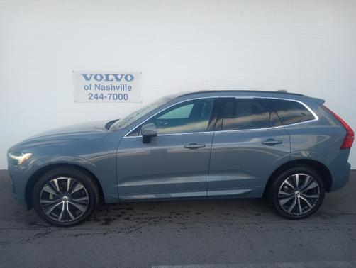 2022 Volvo XC60 B5 FWD Momentum