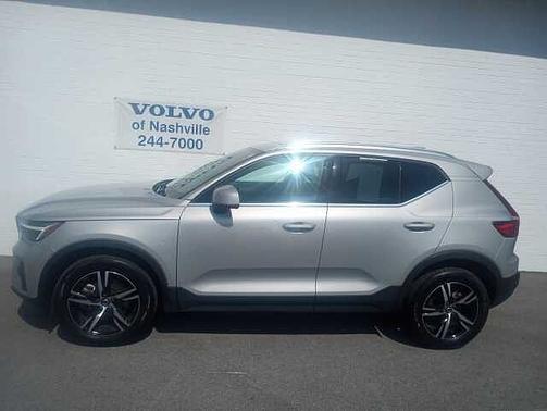 2025 Volvo XC40 Core