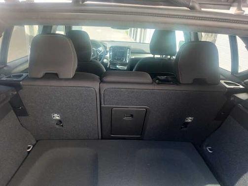 2025 Volvo XC40 Core