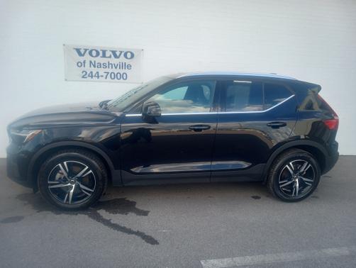2025 Volvo XC40 B5 Core Bright Theme