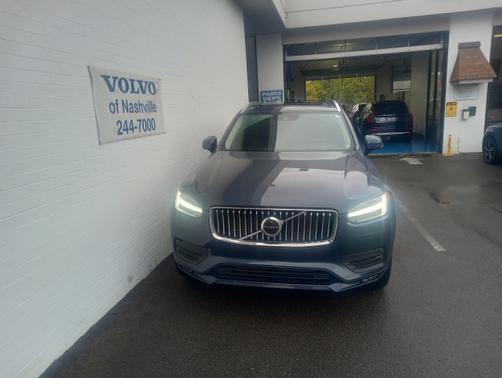 2022 Volvo XC90 T5 FWD Momentum 7 Seater