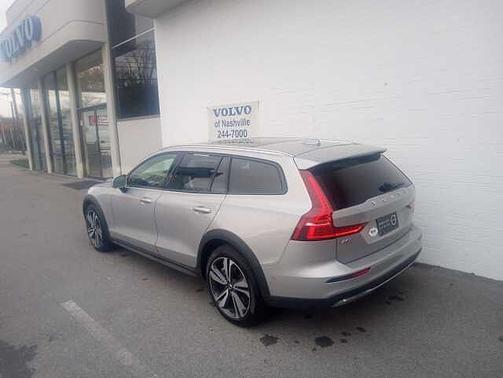 2025 Volvo V60 Cross Country Plus