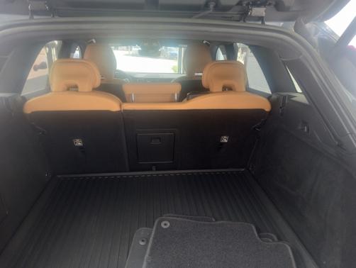 2023 Volvo XC60 B5 FWD Ultimate Bright