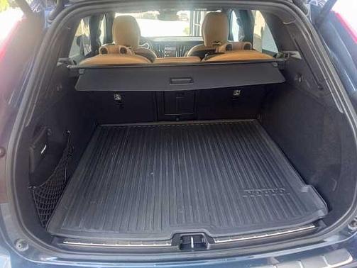 2022 Volvo XC60 B5 FWD Inscription