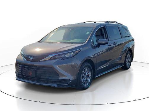 2024 Toyota Sienna LE