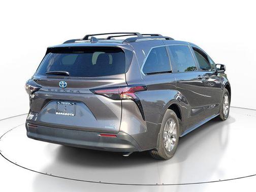 2024 Toyota Sienna LE