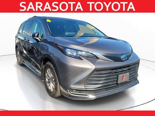 2024 Toyota Sienna LE