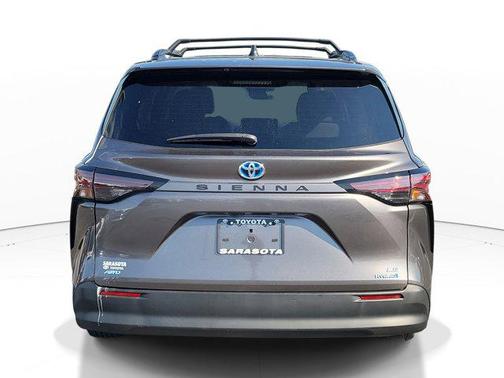 2024 Toyota Sienna LE