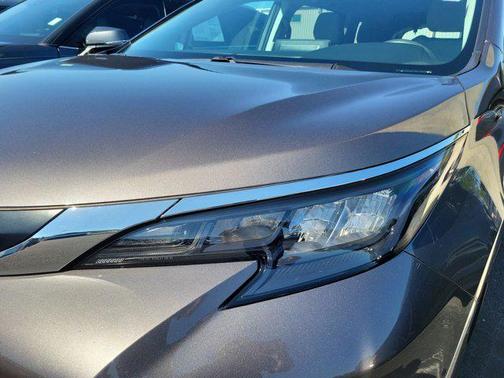 2024 Toyota Sienna LE