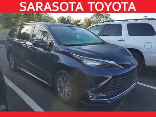 2022 Toyota Sienna XLE 8 Passenger