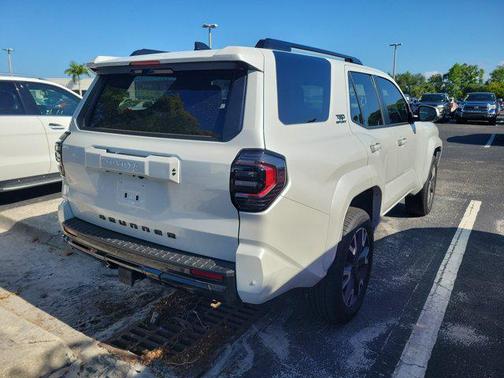 Wind Chill Pearl 2026 Toyota 4Runner SR5 Premium