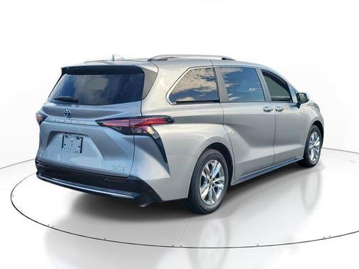 2022 Toyota Sienna Limited