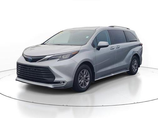 2024 Toyota Sienna XLE 8 Passenger
