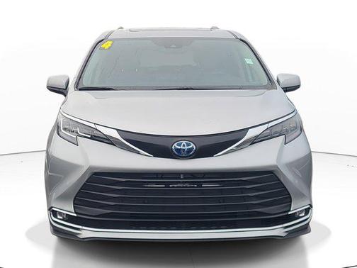 2024 Toyota Sienna XLE 8 Passenger