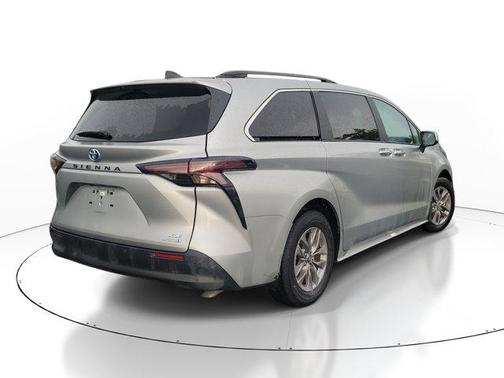 2024 Toyota Sienna XLE 8 Passenger