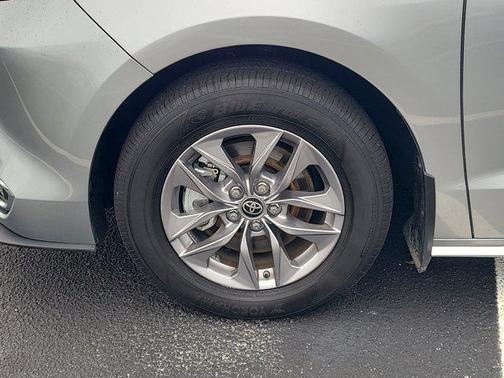 2024 Toyota Sienna XLE 8 Passenger