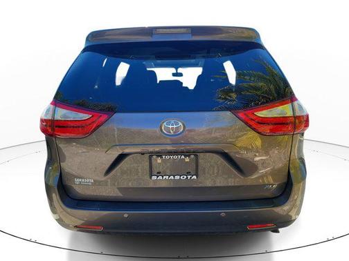 2016 Toyota Sienna XLE