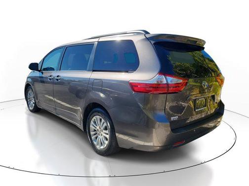 2016 Toyota Sienna XLE