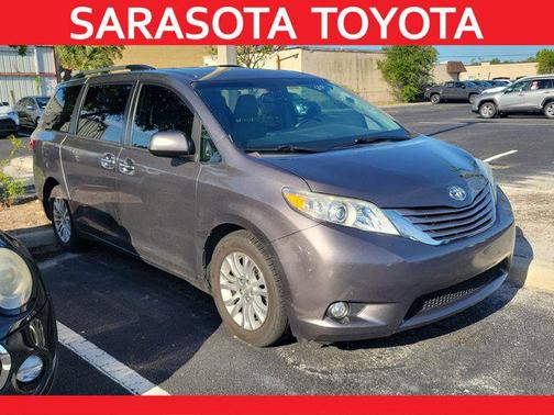2017 Toyota Sienna XLE