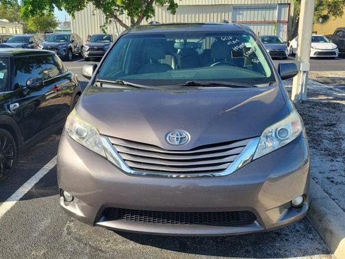 2017 Toyota Sienna XLE