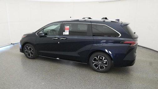 2025 Toyota Sienna Platinum