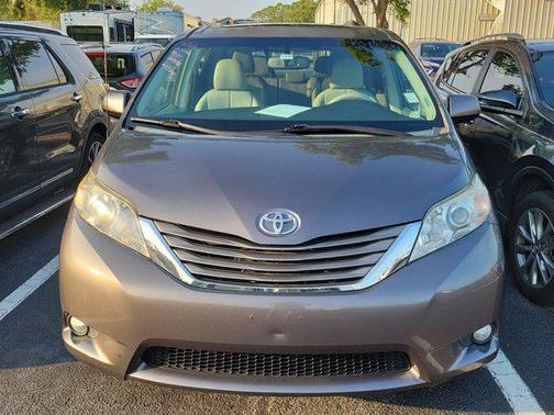 2013 Toyota Sienna XLE