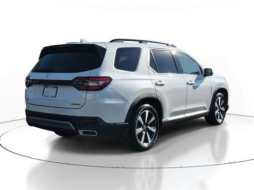 2024 Honda Pilot Touring 8-Passenger