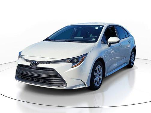 Wind Chill Pearl 2025 Toyota Corolla LE