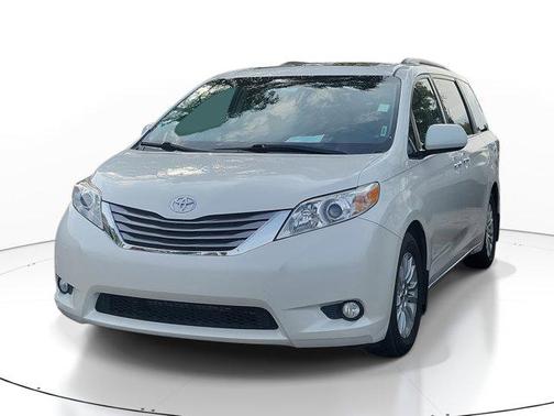 2016 Toyota Sienna XLE