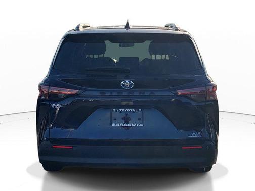 2022 Toyota Sienna XLE 8 Passenger