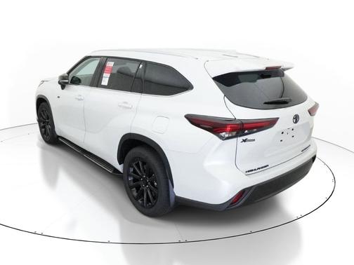 Wind Chill Pearl 2026 Toyota Highlander Limited