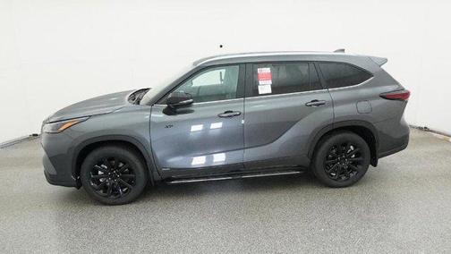 2025 Toyota Highlander Hybrid XLE