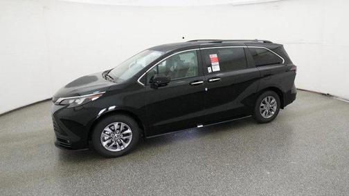 2025 Toyota Sienna XLE