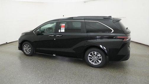 2025 Toyota Sienna XLE