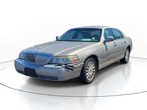 2004 Lincoln Town Car Signature