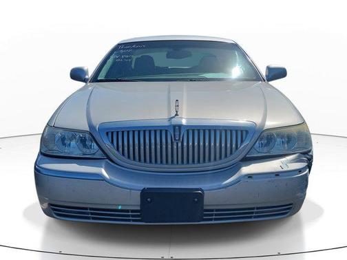 2004 Lincoln Town Car Signature