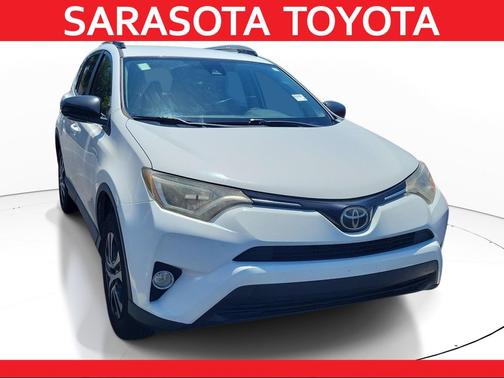 Super White 2018 Toyota RAV4 LE