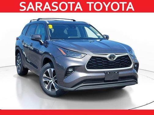 Magnetic Gray Metallic 2023 Toyota Highlander XLE